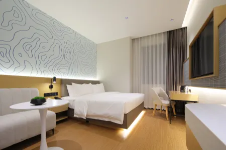 Starway Hotel (Huanggang Normal University Branch) Отели рядом с достопримечательностью «Mechanical and Electronic Engineering Department of Huanggang Polytechnic College»