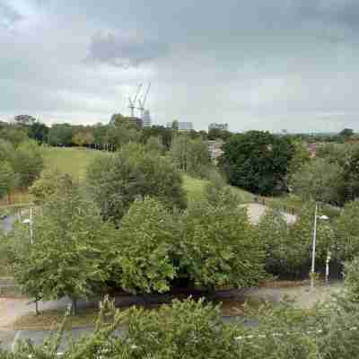 Luxury 2 Bedroom Apartment- Wembley stadium 5 KM Others