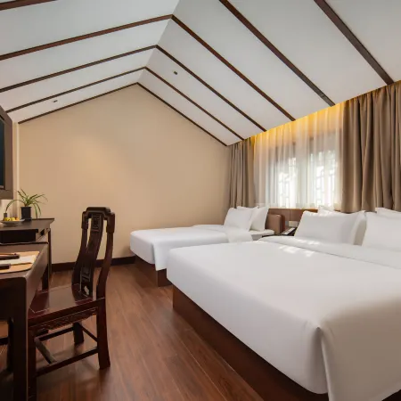 Hidden Momo · Half Foot Garden Hotel
