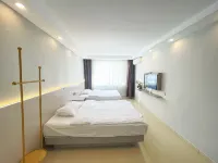 Yichun Yayue Hotel - parking