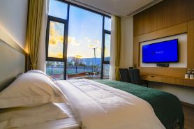 Half Moon Bay Inn (Lijiang Sanyi International Airport Store)