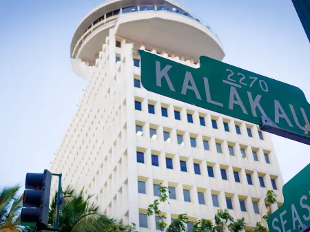 FIRST CABIN INTERNATIONAL HAWAII Отели рядом с достопримечательностью «Lucoral Museum»