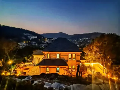 Guanshanhushu Holiday Villa Hotels near Zhonghua Xiaodao Park