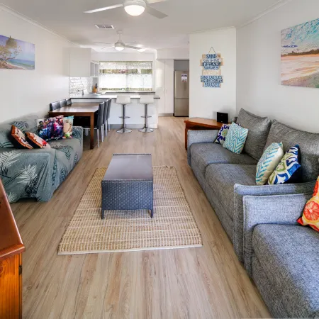 Coolum Beach Getaway: Beach & Shops - Book Direct