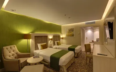 Enghelab Hotel Hotels near Golestan Palace