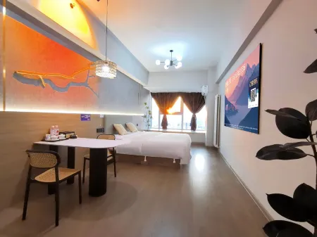 YuXi CityWalk Hotel(Taishan Railway Station Store) Отели рядом с достопримечательностью «Azure Cloud Temple»