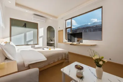 Dali NuanTu Mountain and Water Designer Boutique Hotel