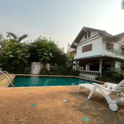 The Royal Shilton Resort Các khách sạn gần Chùa Ched Yot