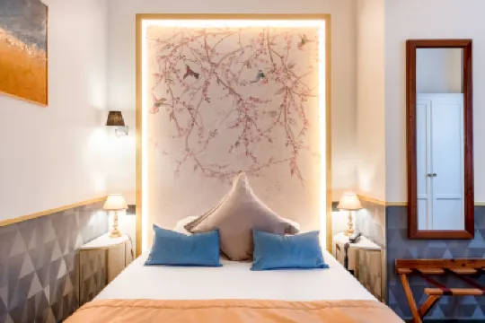 Princesse Caroline Hotels near Arc de Triomphe