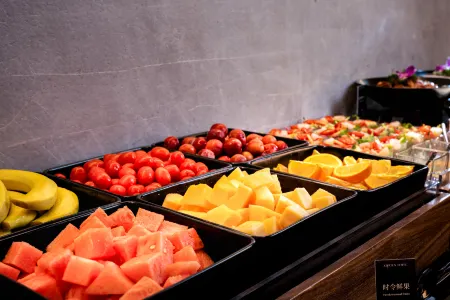 Atour S Hotel, Defu Center, Guiyang North Station Отели рядом с достопримечательностью «Guiyang Kangyang Vocational University»