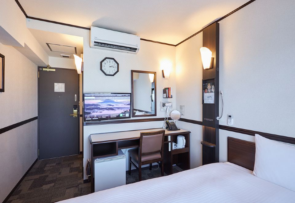 토요코인 마이바라 에키 신칸센 니시 구치 호텔 외관