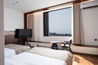24 Degrees North · SEASCAPE · Seaview Resort Mansion - balcony