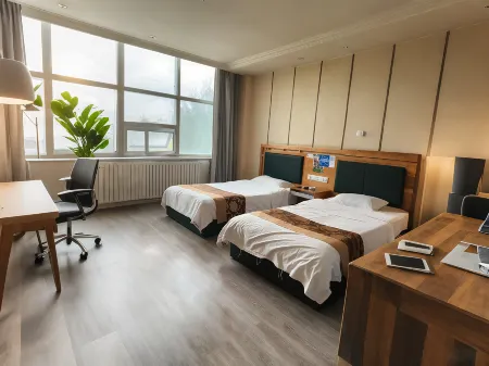 Jingbian Blue Diamond Business Hotel Отели рядом с достопримечательностью «Maowusu Desert»