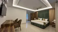 Refined Retreat Hotels near St. Paul's Church