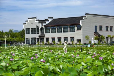 Yueheju Holiday Homestay Hotels near Tianzhu Shan Railway Station