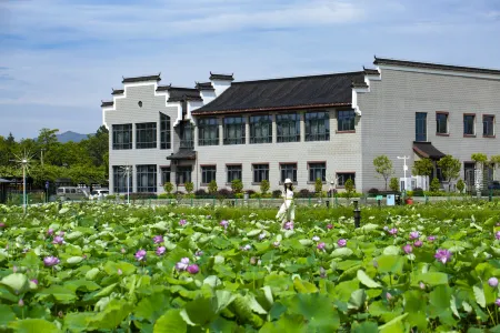 Yueheju Holiday Homestay