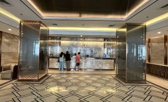 53rd Floor, 2 Br, Netflix, Apt with View by Sky