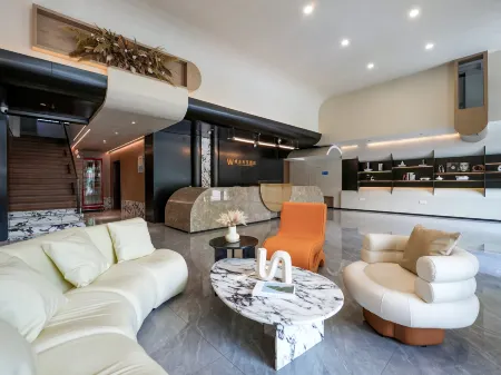 Victoria Hotel Отели рядом со станцией Jishou Railway Station