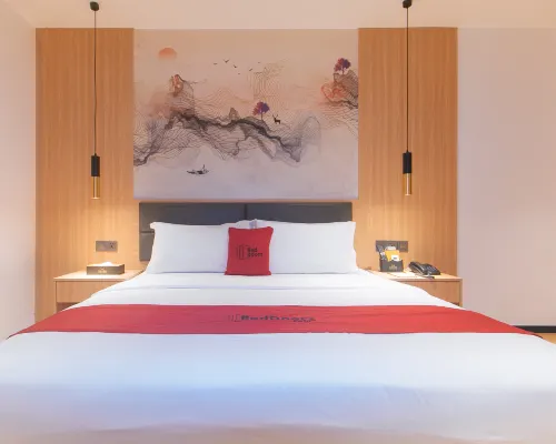 RedDoorz Plus @ Jinjiang Star Hotel Hotels near The Pergola