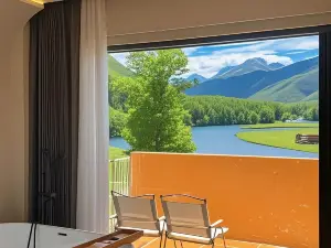 覓雲MIYUN·見山野奢設計師度假酒店（康定新都橋店）