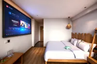 Shunqi Time Hotel (Hongshan Lake)