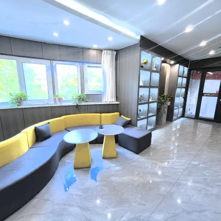 ZR·Light Luxury Hotel