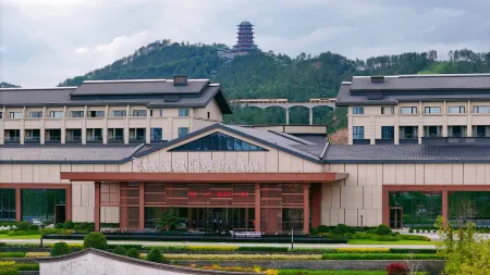 Xinfeng Gushan Narada Resort Hotel Отели в г. Синьфэн