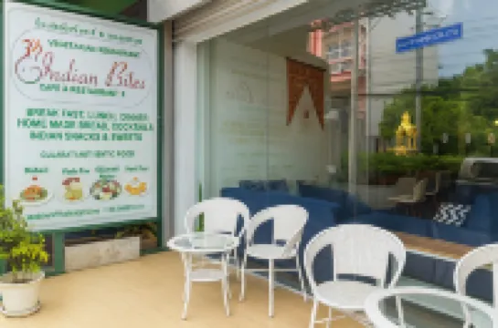 Indian Bites Hostel โรงแรมใกล้วัดศรีสุพรรณ(พระอุโบสถเงิน)