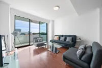 Tranquil 2 BR Apt (Parking)/Darling Harbour-10mins Hotels in Ultimo