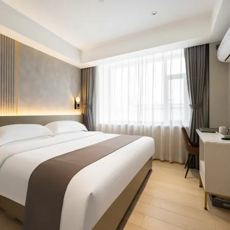 Holiday Inn Golden Hyatt (Yanji Yanbian University Department Store)