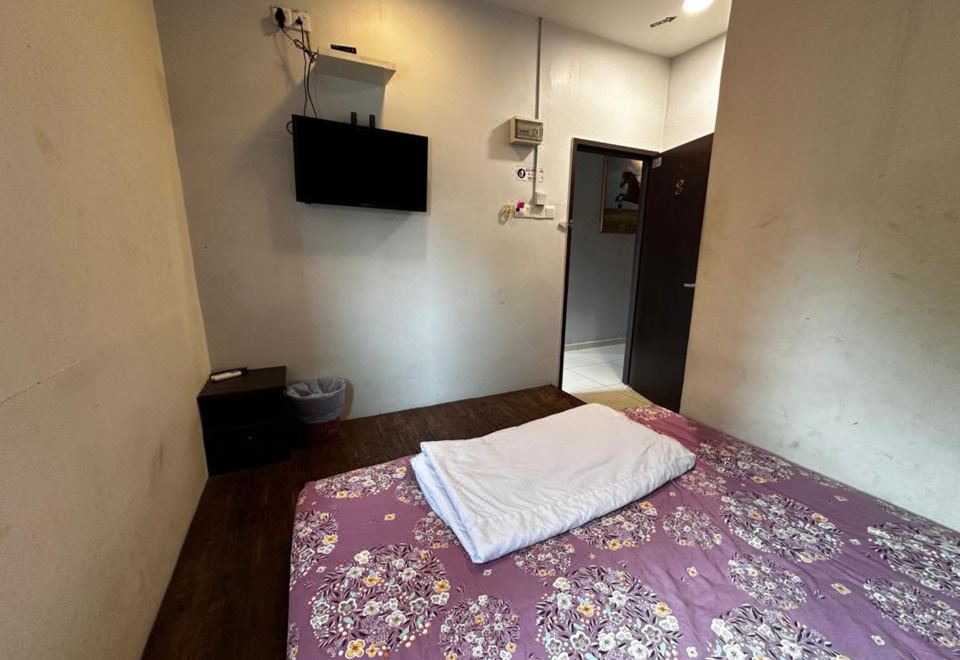 OYO 91242 무아르 골든 호스 호텔의 깨끗한 복도 이미지