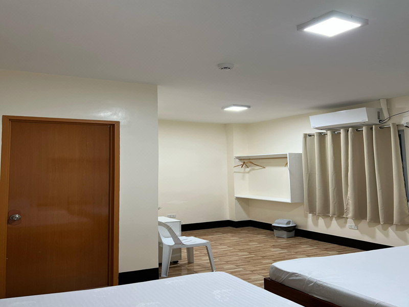 4VJ'S Apartelle의 객실 내부