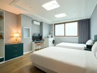Yeongdeungpo VIP Hotel Hotels near Singil Station