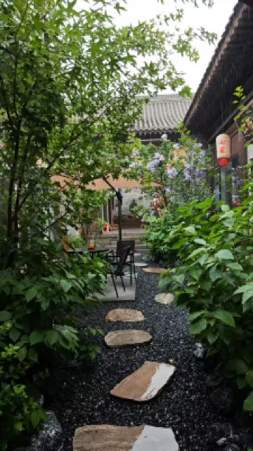 Taohua Island Jianghu Hot Spring Homestay Hotel (Xinzhou Ancient City Branch) Hotels in 