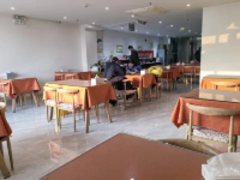 GreenTree Zhixuan Hotel (Dezhou Bus Train Station Black Horse Antiques Debai Plaza)