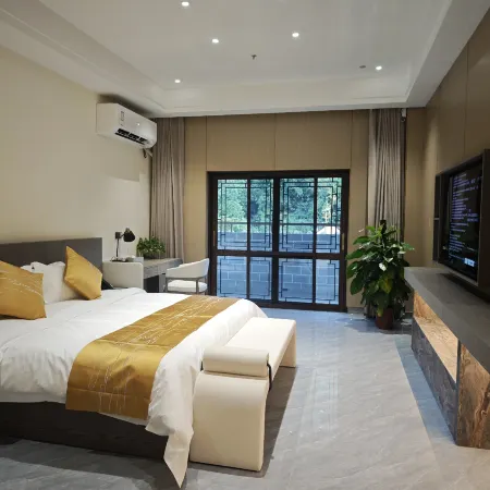 Hezhou Fuchuan Jiulongdong Wenquan Resort Hotel