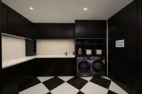 West Bank Hotel (Longjing West Market)