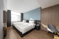 Liyi Hotel (Changchun Zoological and Botanical Park Guilin Street)