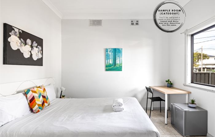 Convenient Room – Walk to Train & Shops