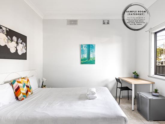 Convenient Room – Walk to Train & Shops