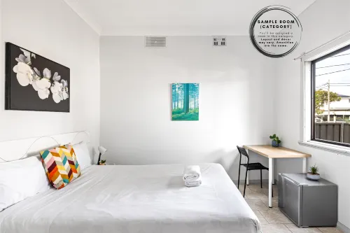 Convenient Room – Walk to Train & Shops