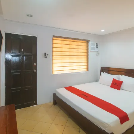 RedDoorz @ Davids Travellers Inn Cavite