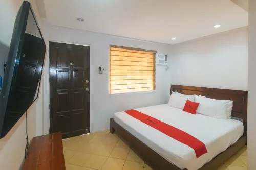 RedDoorz @ Davids Travellers Inn Cavite - 2-Star