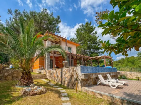 Villa Siesta-Private Pool, sheltered のホテル