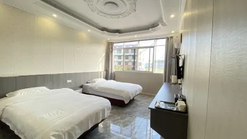 Wanzai Huadu Business Hotel