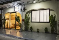 After Hours Stay—Vintage guesthouse โรงแรมใกล้ธนบุรี