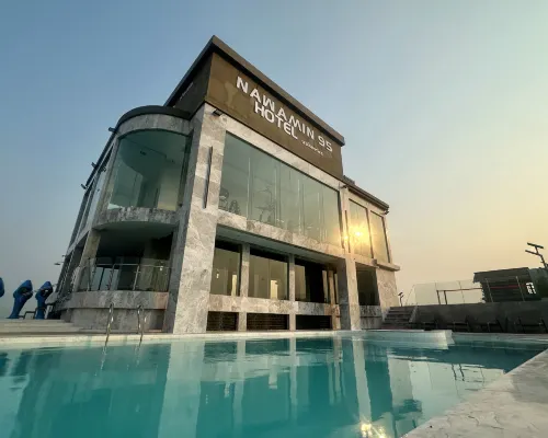 NAWAMIN 95 HOTEL• infinite pool Hotels near Bueng Kum