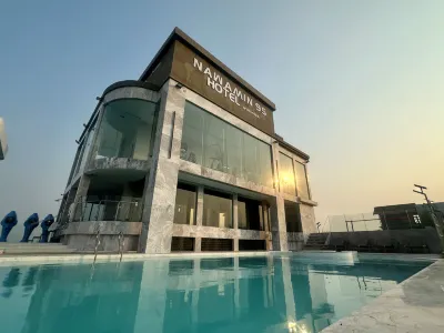 NAWAMIN 95 HOTEL• infinite pool ブンクム周辺のホテル