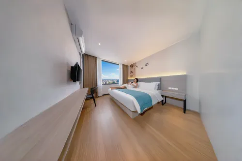 Ningming Yuelai Holiday Hotel