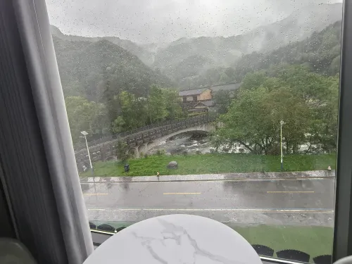 石台牯牛降溪茶居民宿